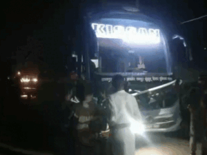 अजमेर- स्लीपर बस ने मां-बेटी सहित 3 को कुचला, मौत:टक्कर के बाद बाइक को घसीटते हुए ले गई, टुकड़ों में मिले तीनों शव